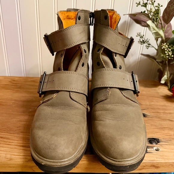 Womens Timberland Boots - Picture 2 of 4